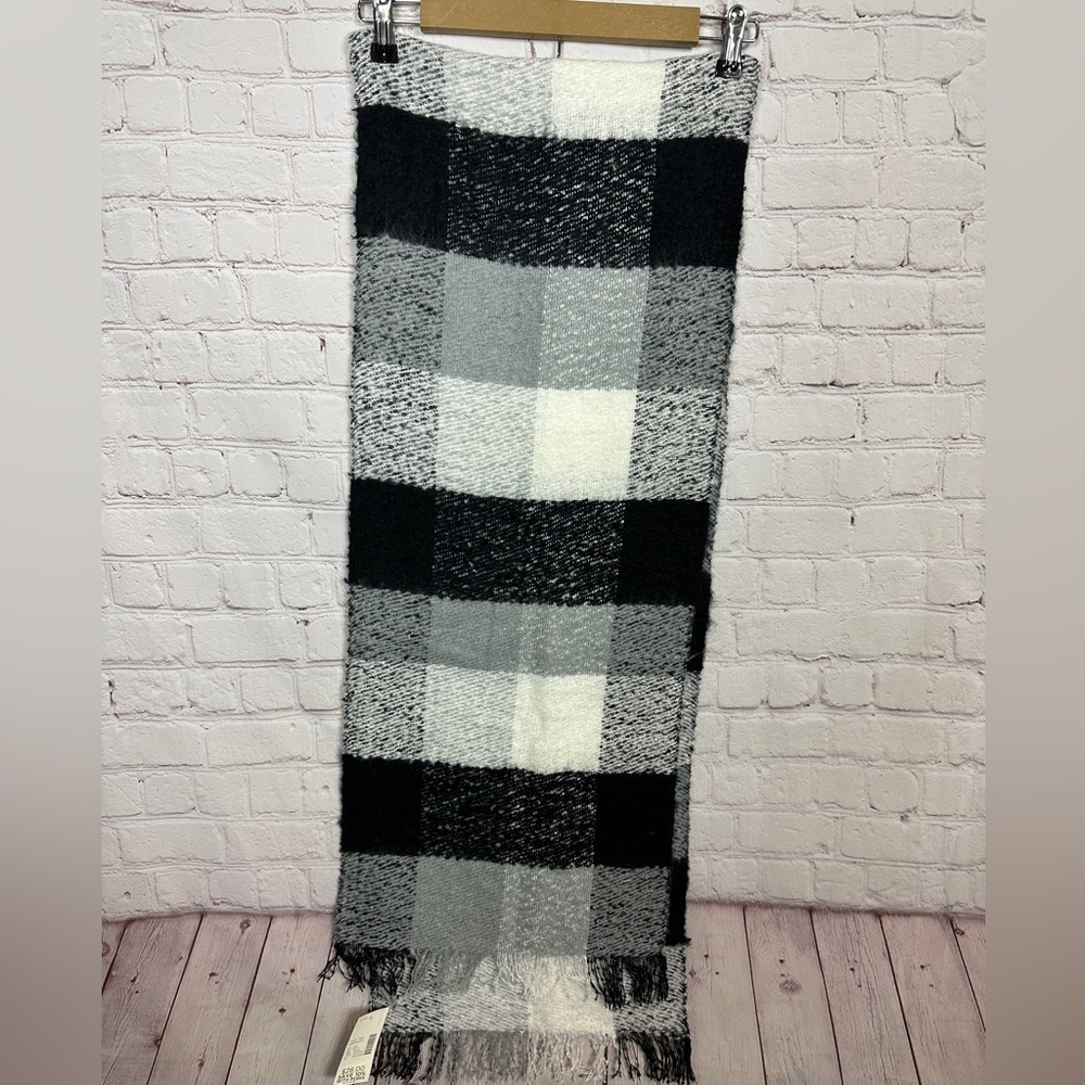 NWT Catherines long soft warm Scarf, black white gray plaid approx 75" x 13.5"